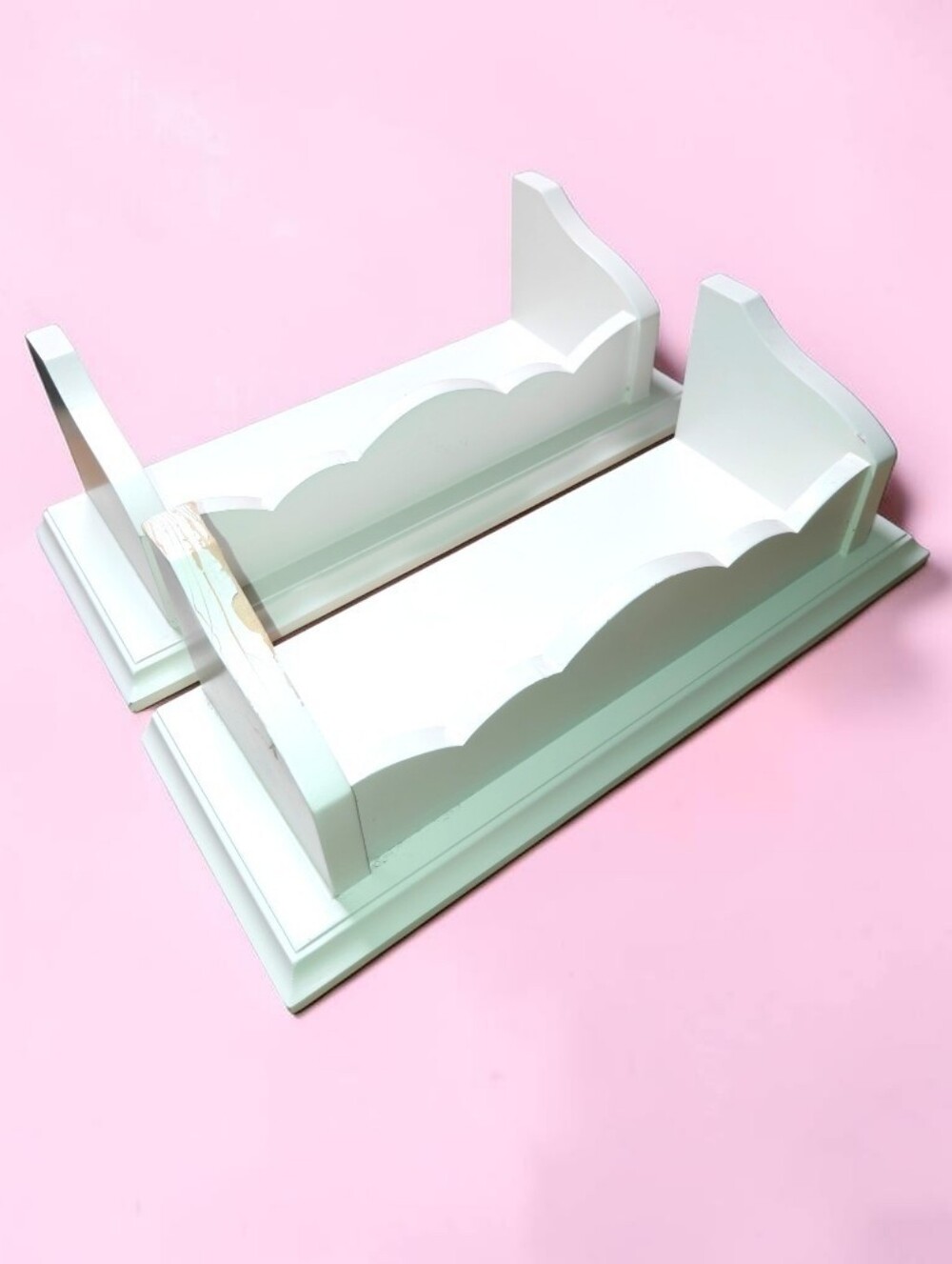 Set of 2 Cottagecore White MDF Wall Shelves with Scalloped Trim